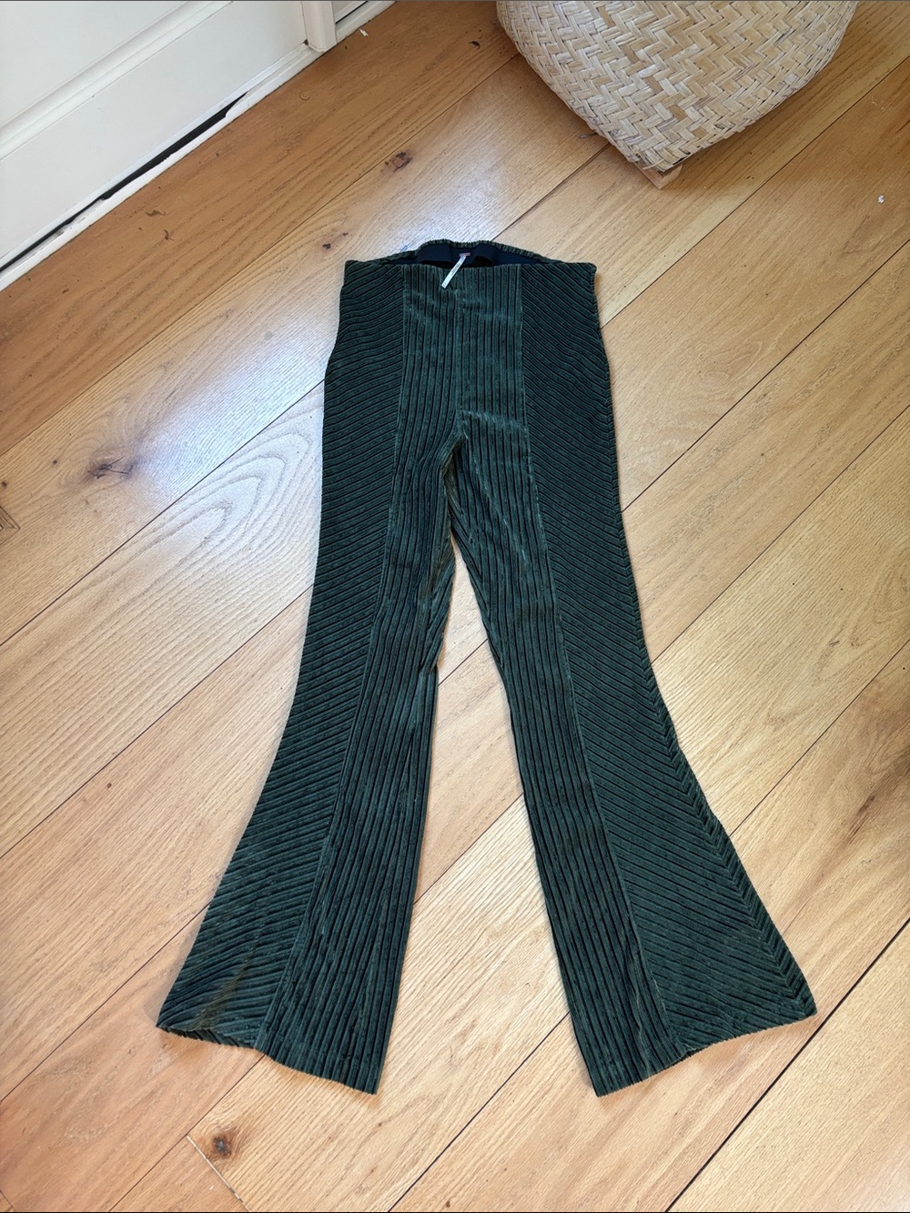 Free People Retro 70s Penny Pull-On Velvet Flare Pants Night Forest Green
Large - Picture 9 of 11